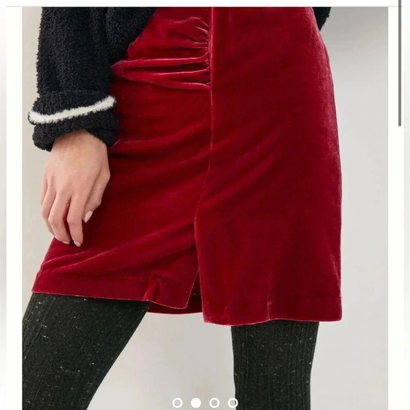 Anthropologie Raspberry Red Montie Velvet Holiday Party Mini Skirt Size 6 Small - Picture 2 of 5